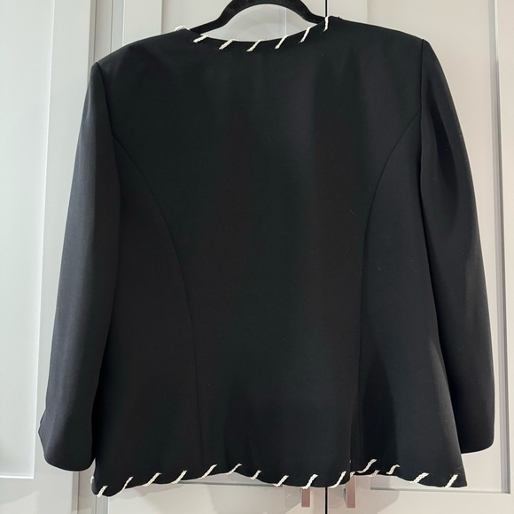 David Warren women’s Black Blazer with White Trim - Picture 2 of 7